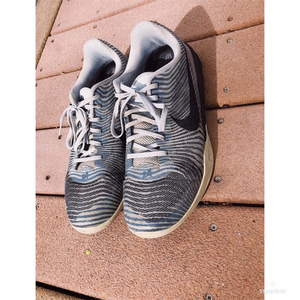 MENS GREY NIKE SHOES RUNING SIZE 10 - Picture 2 of 6